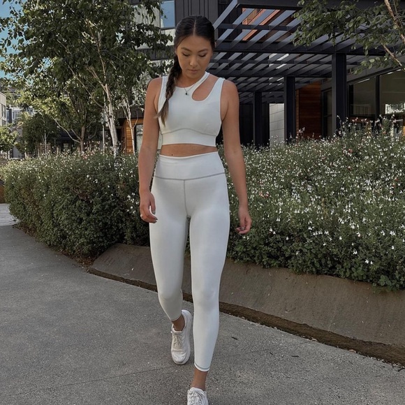 Fabletics - Callie Medium Impact Sports Bra - Picture 7 of 7